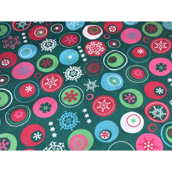 SB Scrubs Nurse Scrub Top Christmas Winter Snowflake Classic Emerald Size Small - Picture 4 of 9